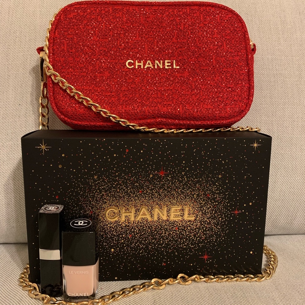 Chanel holiday makeup set with pouch and chain